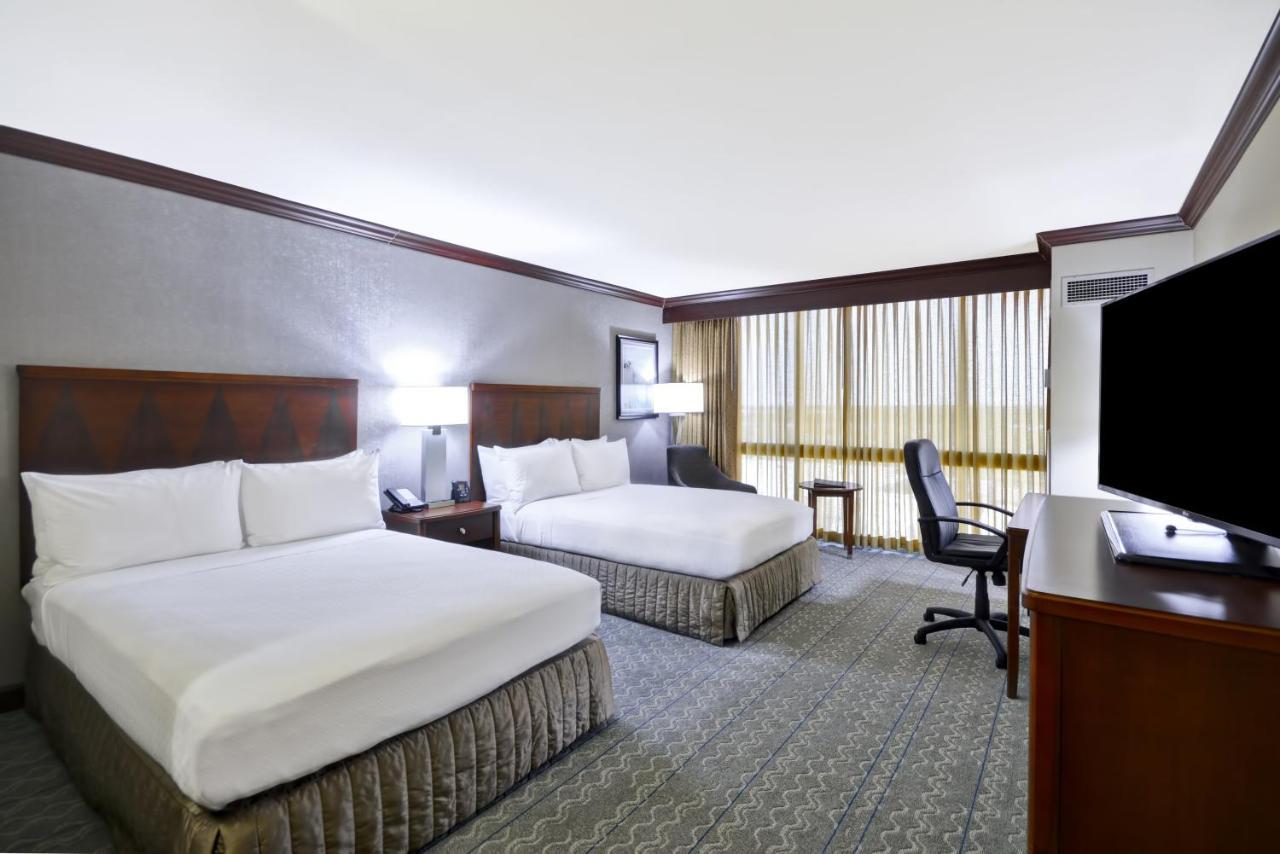 Crowne Plaza Tulsa Hotel Southern Hills Стая снимка