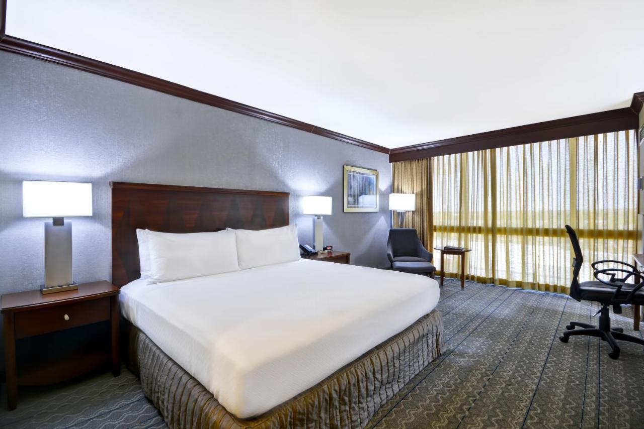 Crowne Plaza Tulsa Hotel Southern Hills Стая снимка