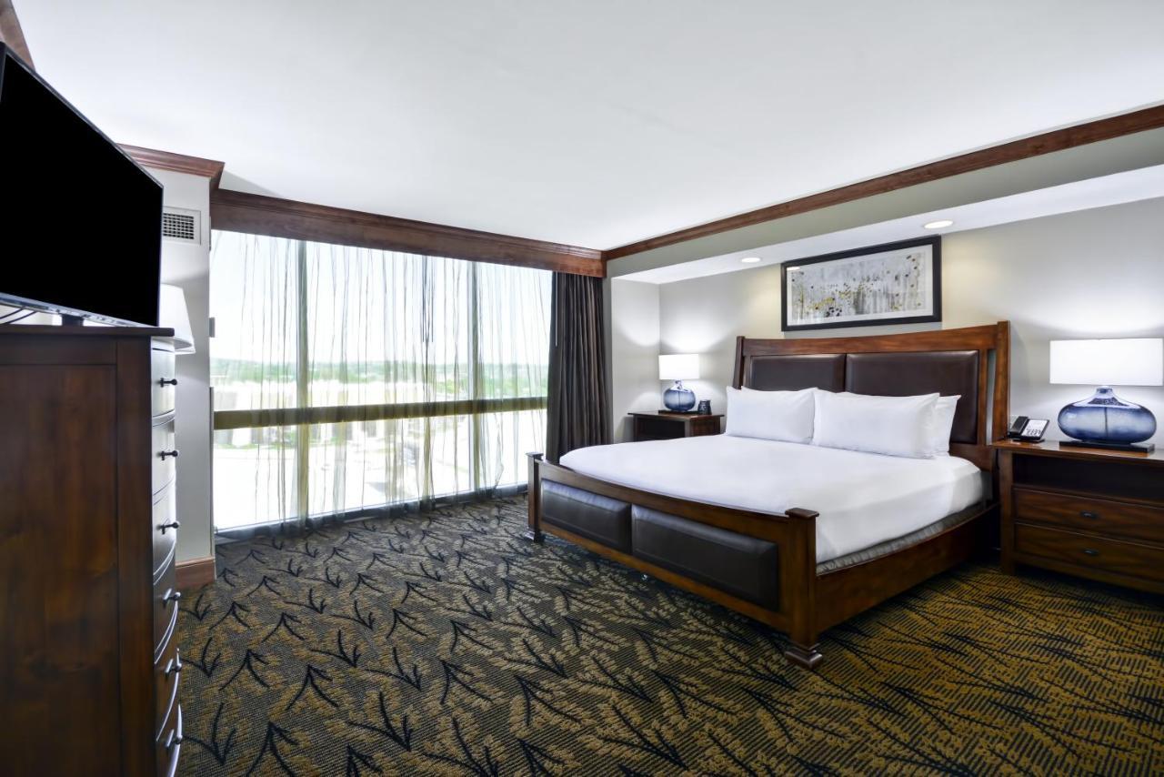 Crowne Plaza Tulsa Hotel Southern Hills Стая снимка