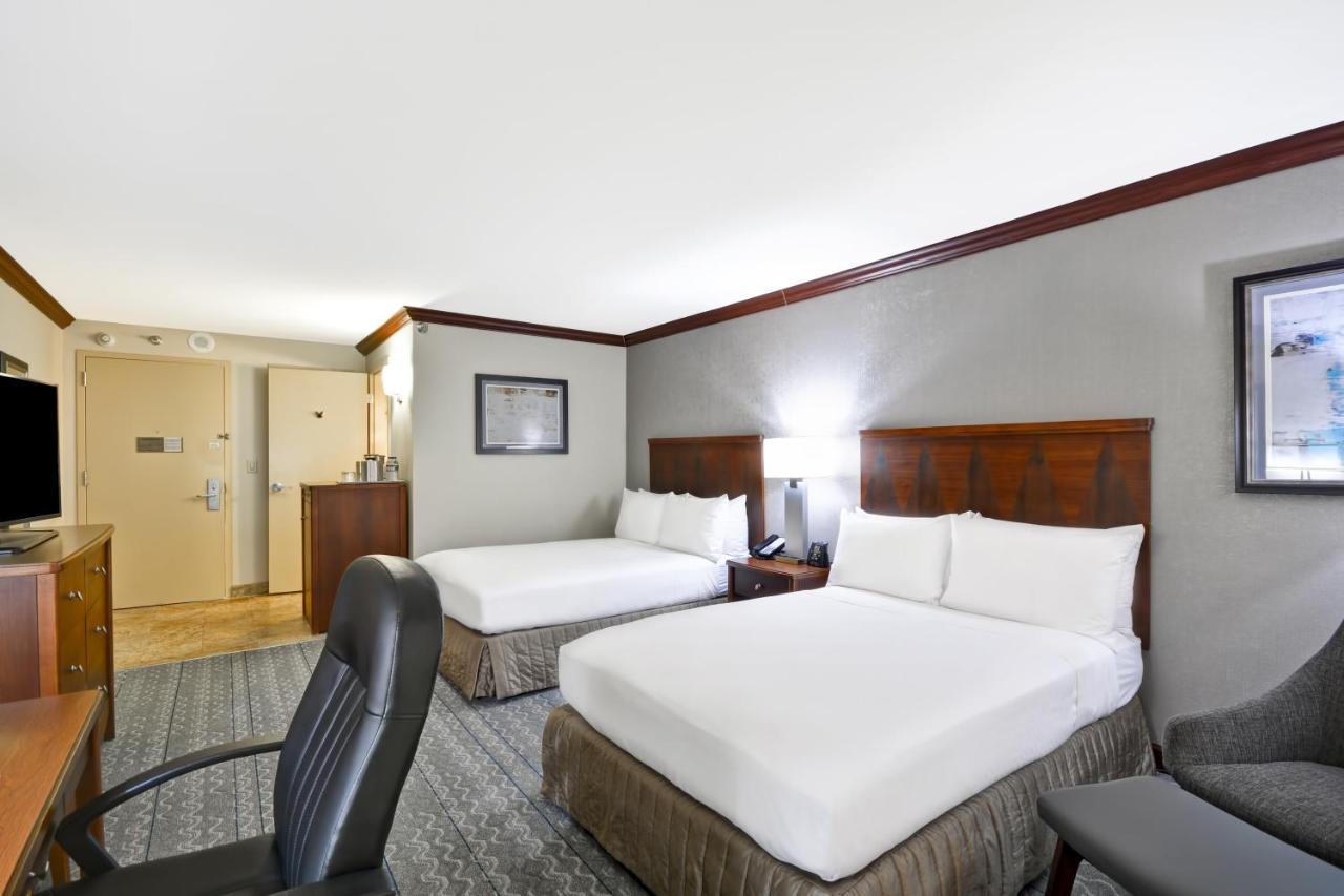 Crowne Plaza Tulsa Hotel Southern Hills Стая снимка