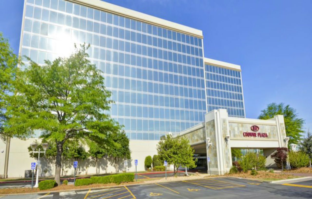 Crowne Plaza Tulsa Hotel Southern Hills Екстериор снимка