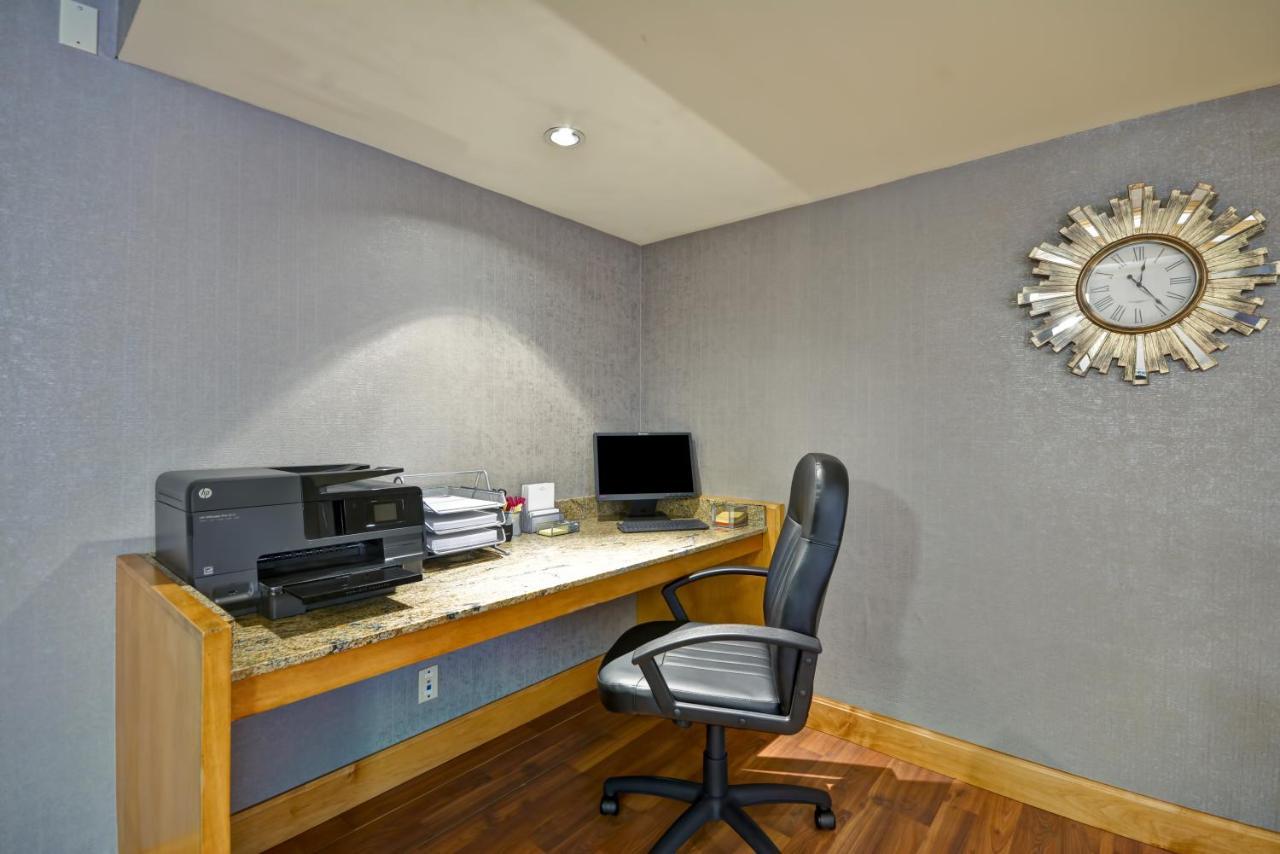 Crowne Plaza Tulsa Hotel Southern Hills Екстериор снимка