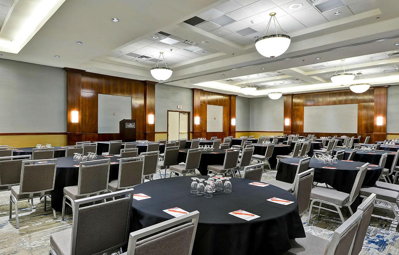 Crowne Plaza Tulsa Hotel Southern Hills Екстериор снимка